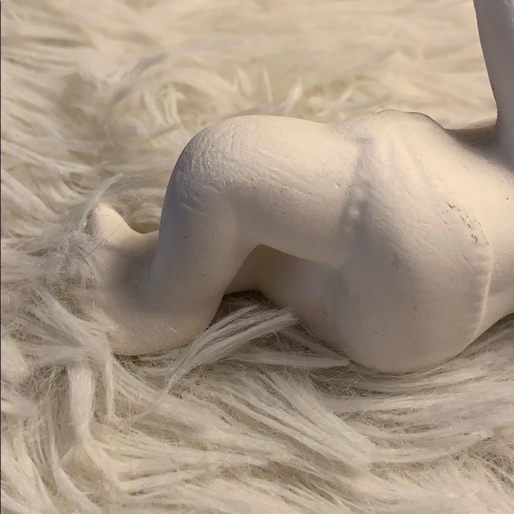 Kewpie Ceramic with bow laying down ceramic figure - Picture 7 of 13